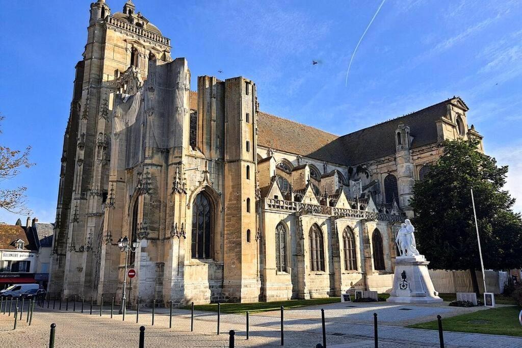 Le Saint-Pierre T2 Cosy En Plein Centre Ville Dreux Exteriér fotografie